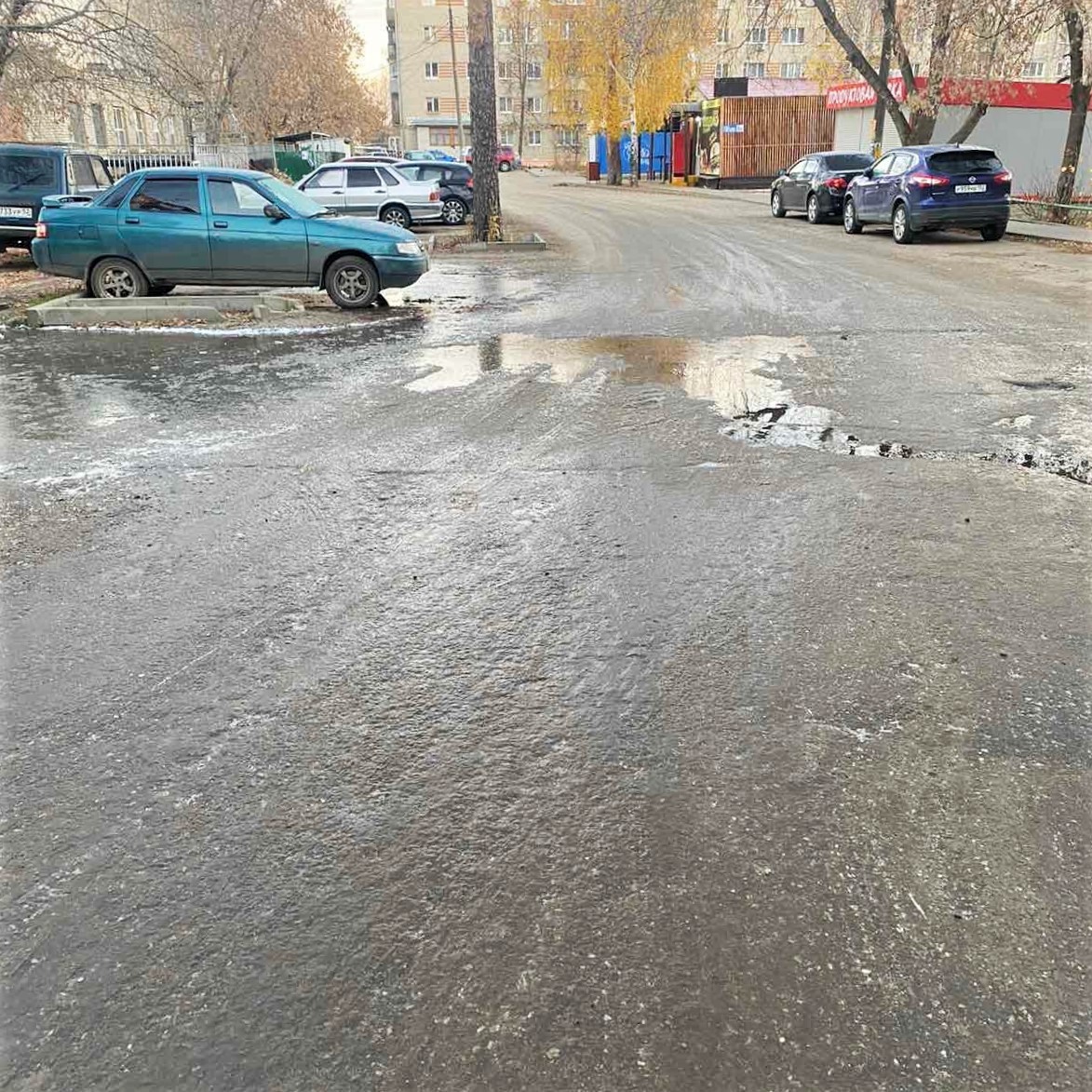 Трубу с холодной водой прорвало в Гоголя